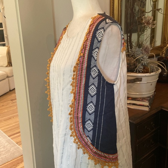 Altar’d State Medium Boho Aztec Tribal Abara Sleeveless Embroidered Dress - Picture 4 of 10